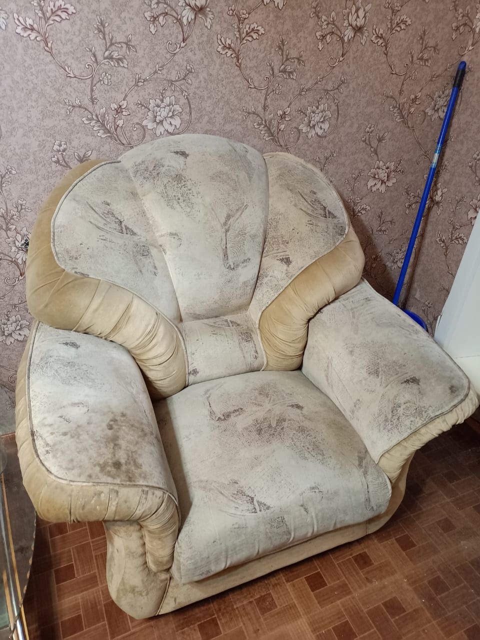 Продам 2 кресла и 2 дивана .Гарнитур"Анжелика".