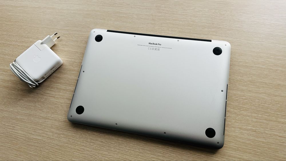 Macbook Pro Core i5, 8GB, 128GB SSD Silver