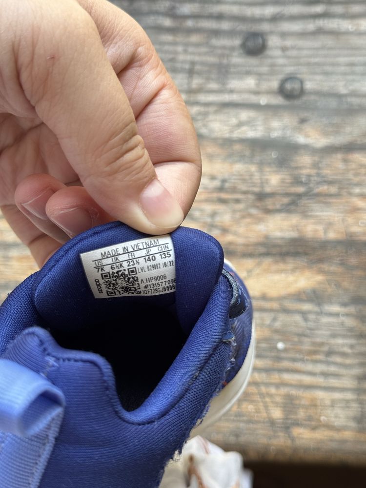 Adidas Disney кроссовки