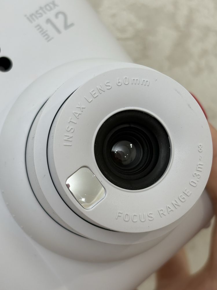 Продаю фотоаппарат Fujifilm Instax Mini 12 (белый)