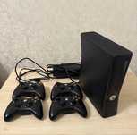 Xbox 360 slim прошитая freeboot + 4 геймпада