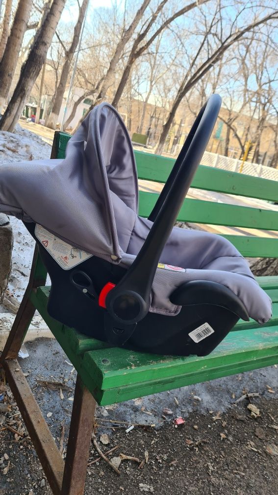Продаётся автокресло-перенлска для новорождённых