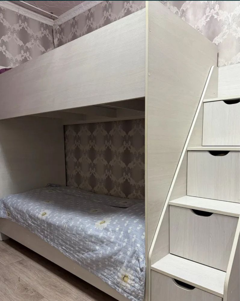 Продам двухэтажку:двухъярусную кровать