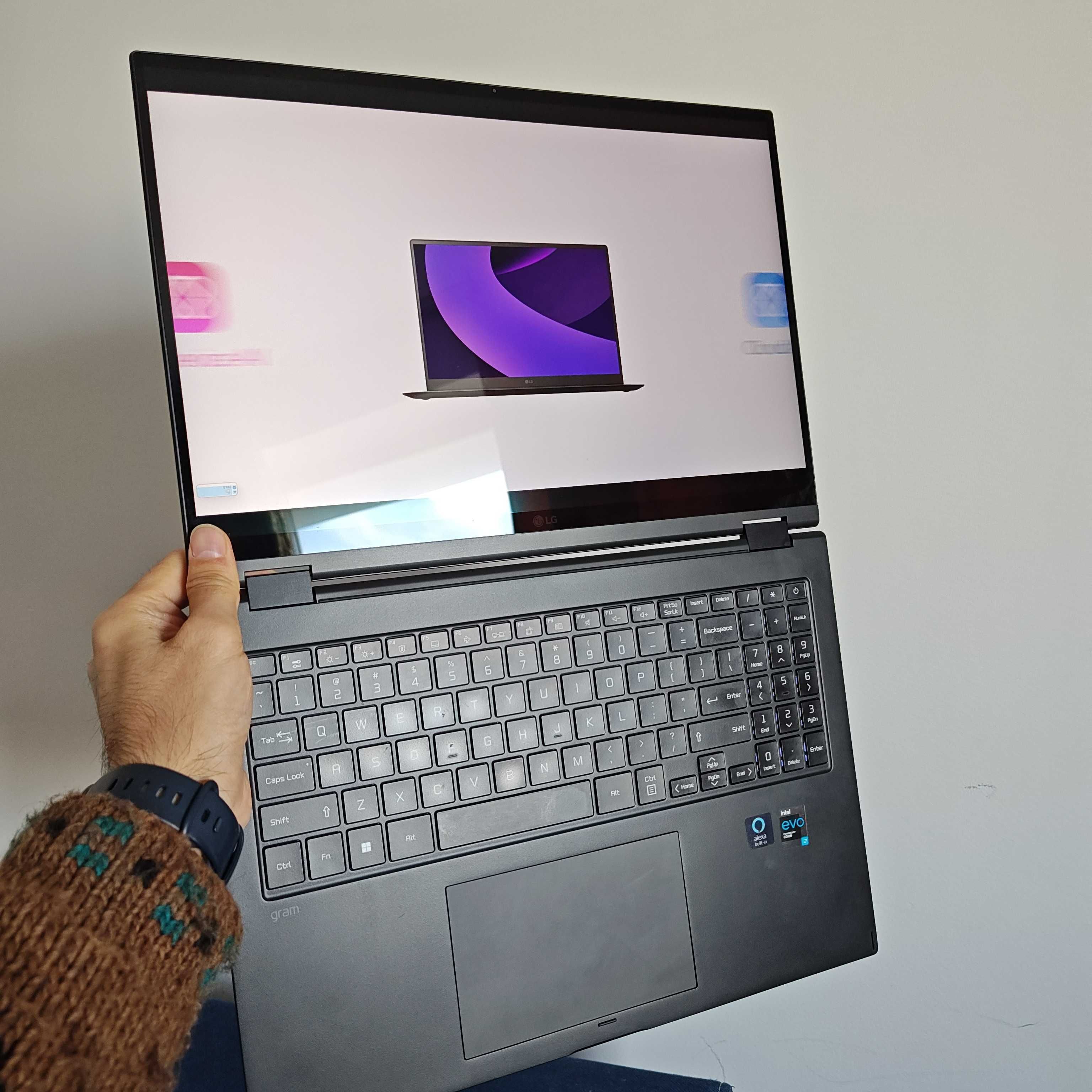 Элегантный LG GRAM 16 Touch UltraHD / CORE i7 / 11 Gen / 16GB / 512GB