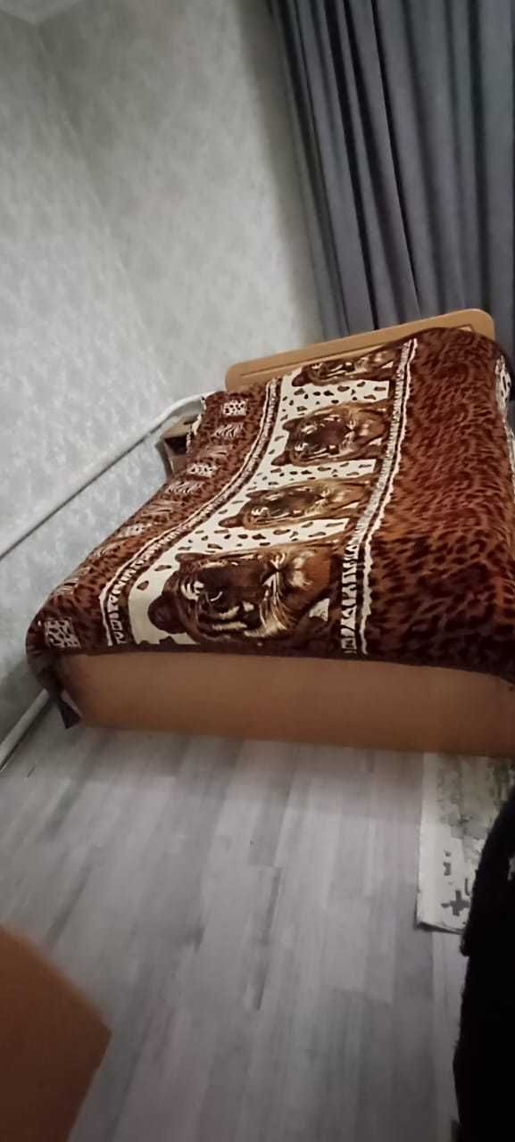 Продам спальный гарнитур
