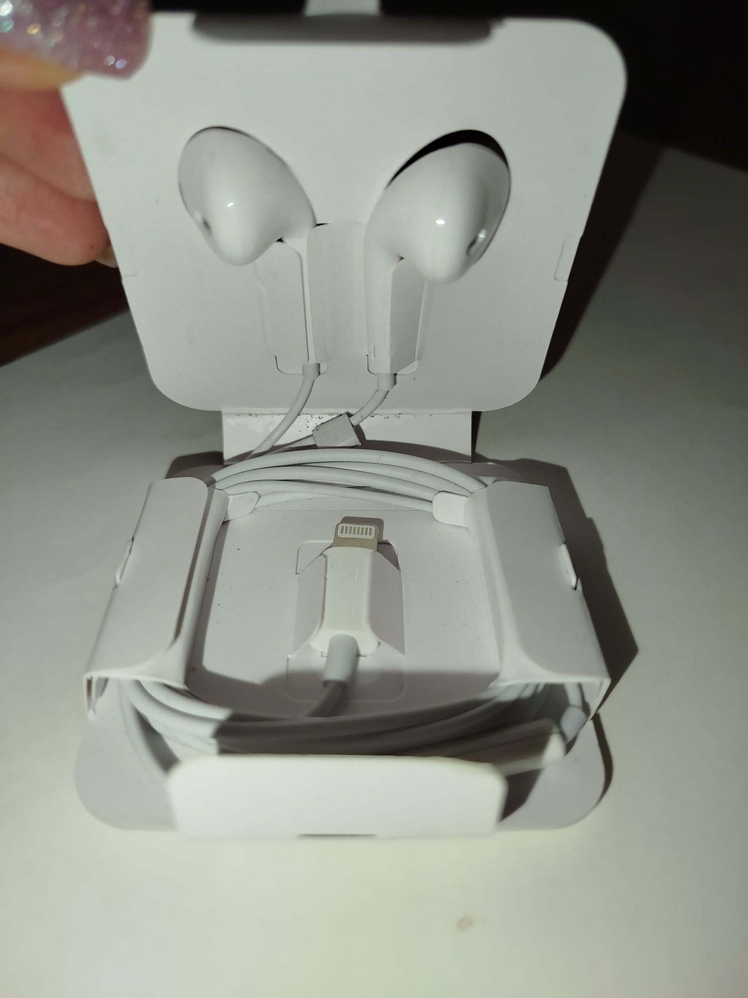 Наушники Apple  EarPods with Lightning Connector
> EarPods with Lightn