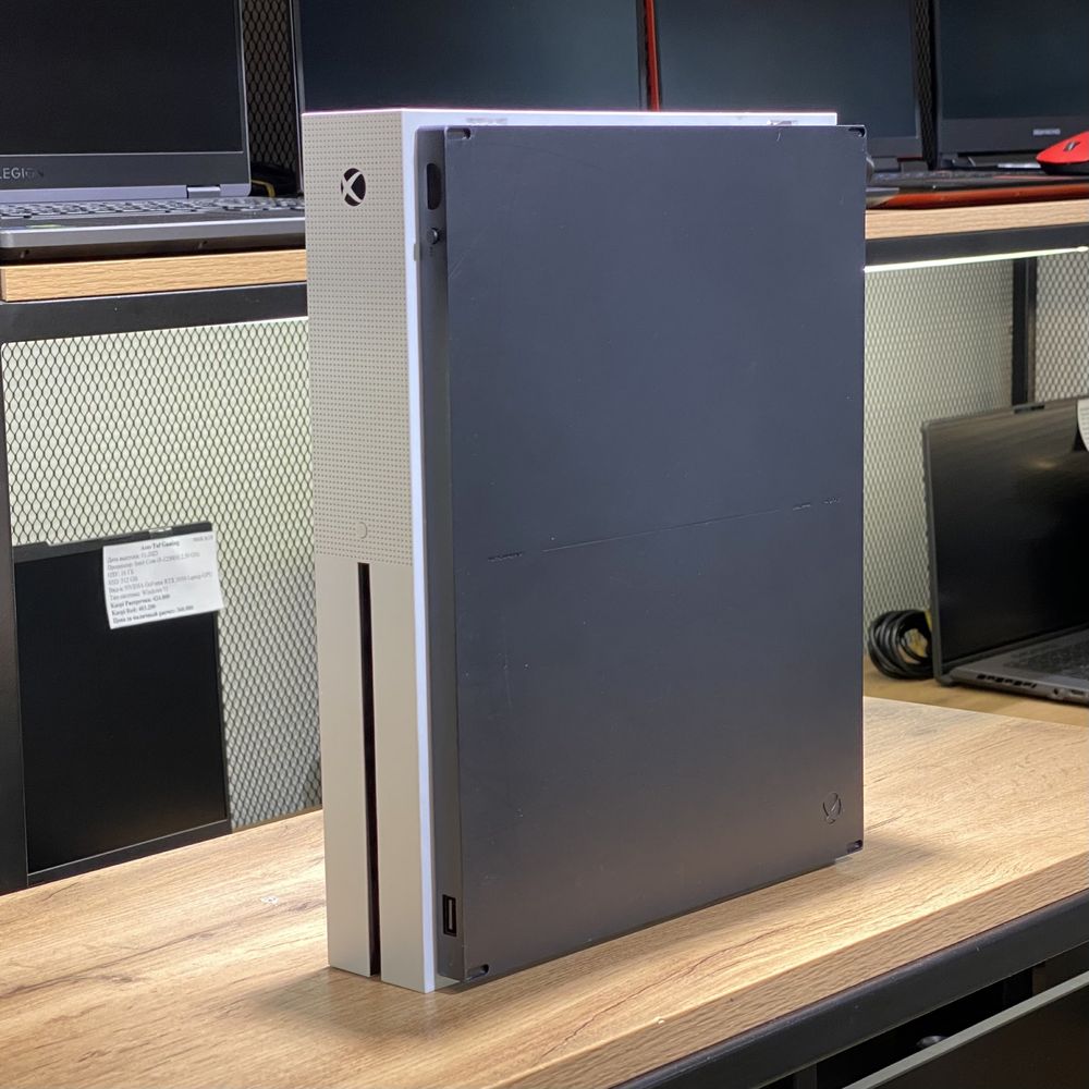 Xbox One S, 1 TB, 2 джойстика, 2 диска, 10098/А10