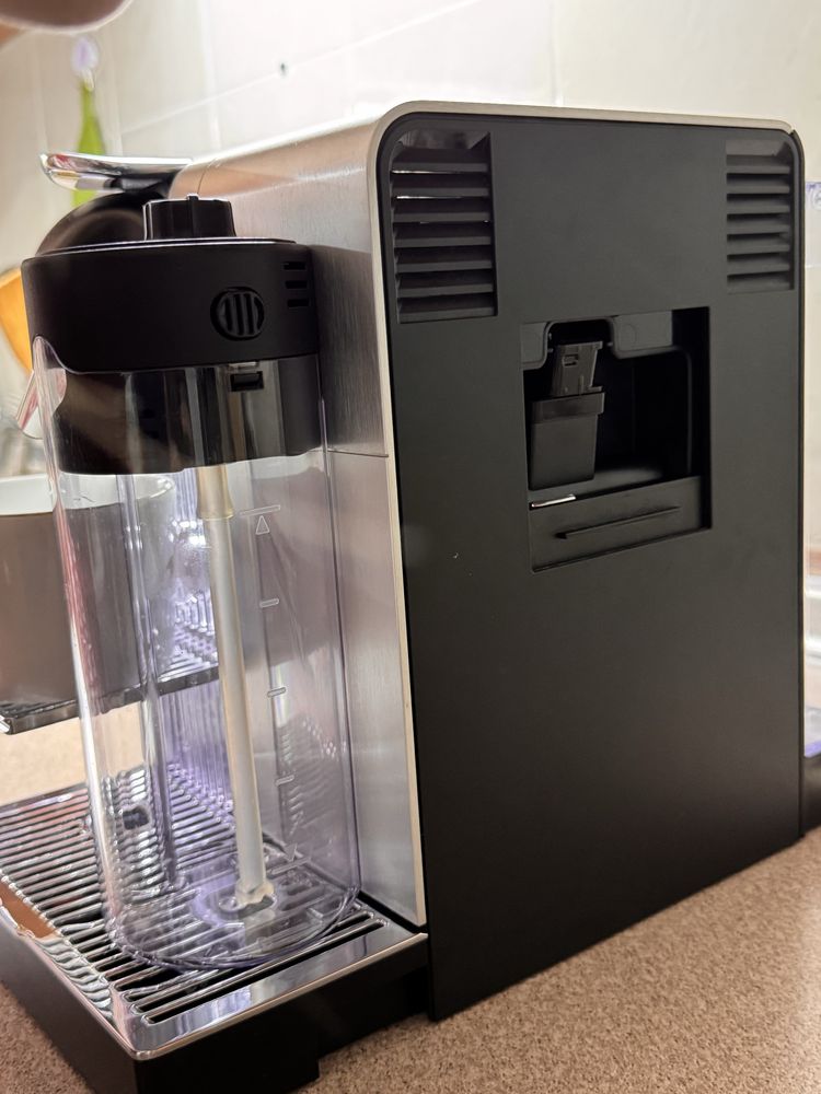 Кофемашина Nespresso Lattissima Pro от De’Longhi