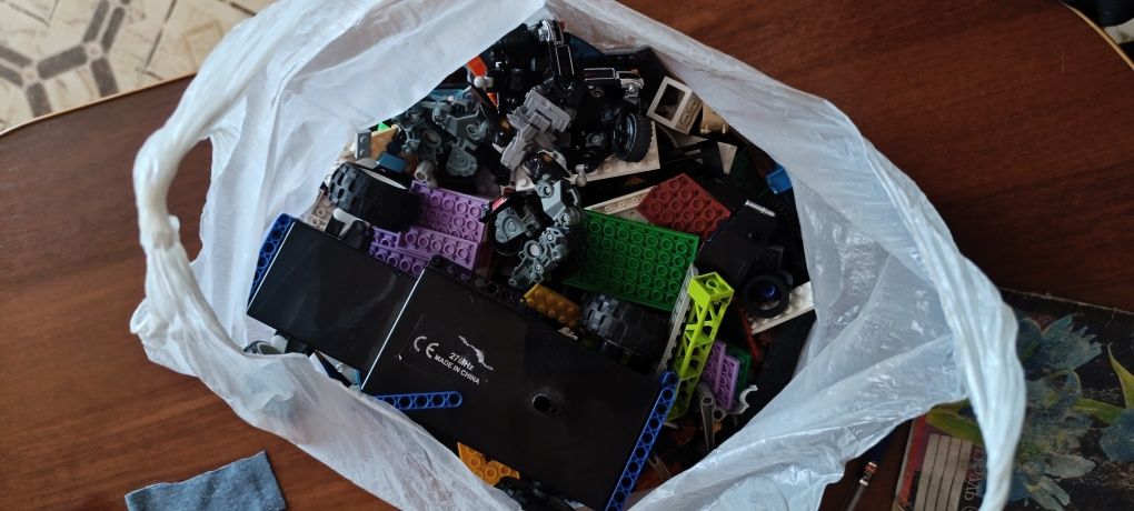 Продам пакет с конструктором Lego, 2.5кг