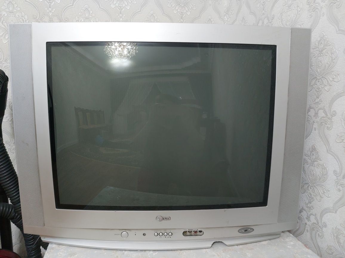 телевизор LG,  диагональ 72,  в хорошем состоянии