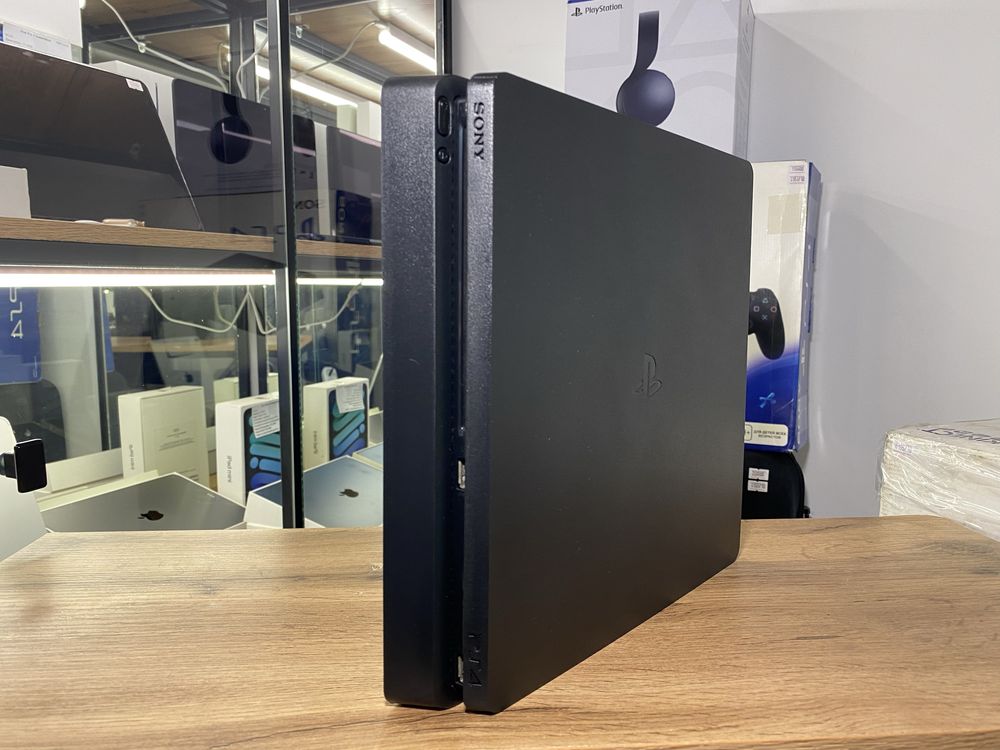 Sony PlayStation 4 Slim, 1 TB, 2 джойстика, версия 12.00, 10213/А10