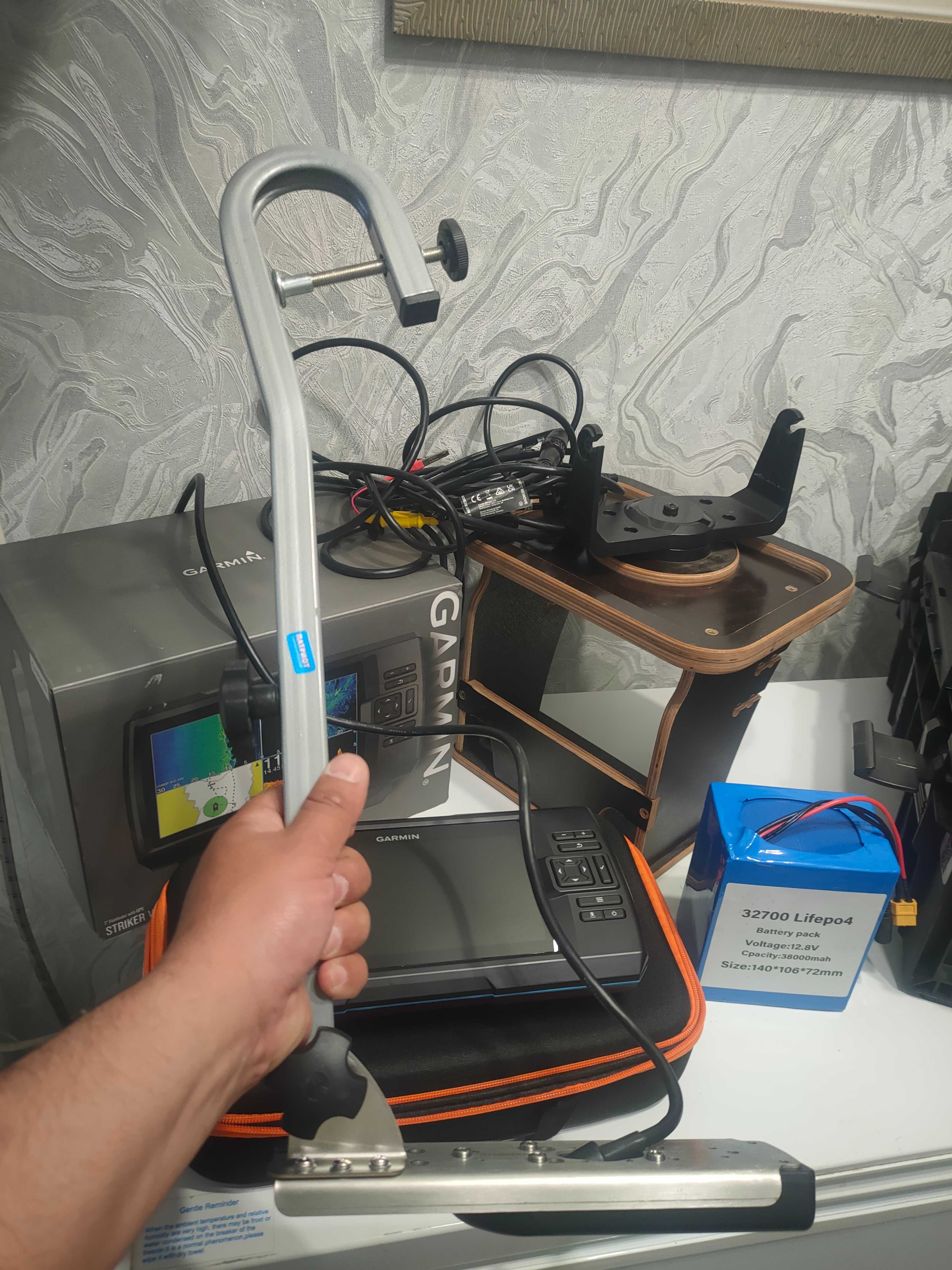 Эхолот Garmin Striker Vivid 7sv в комплекте