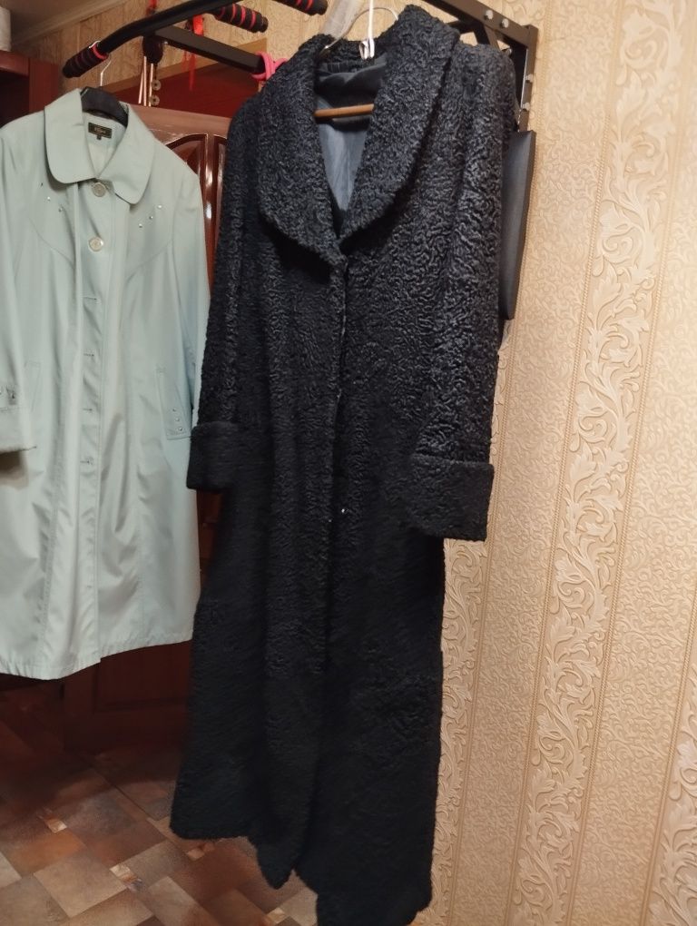 Продам шубу из каракуля 52 рр
