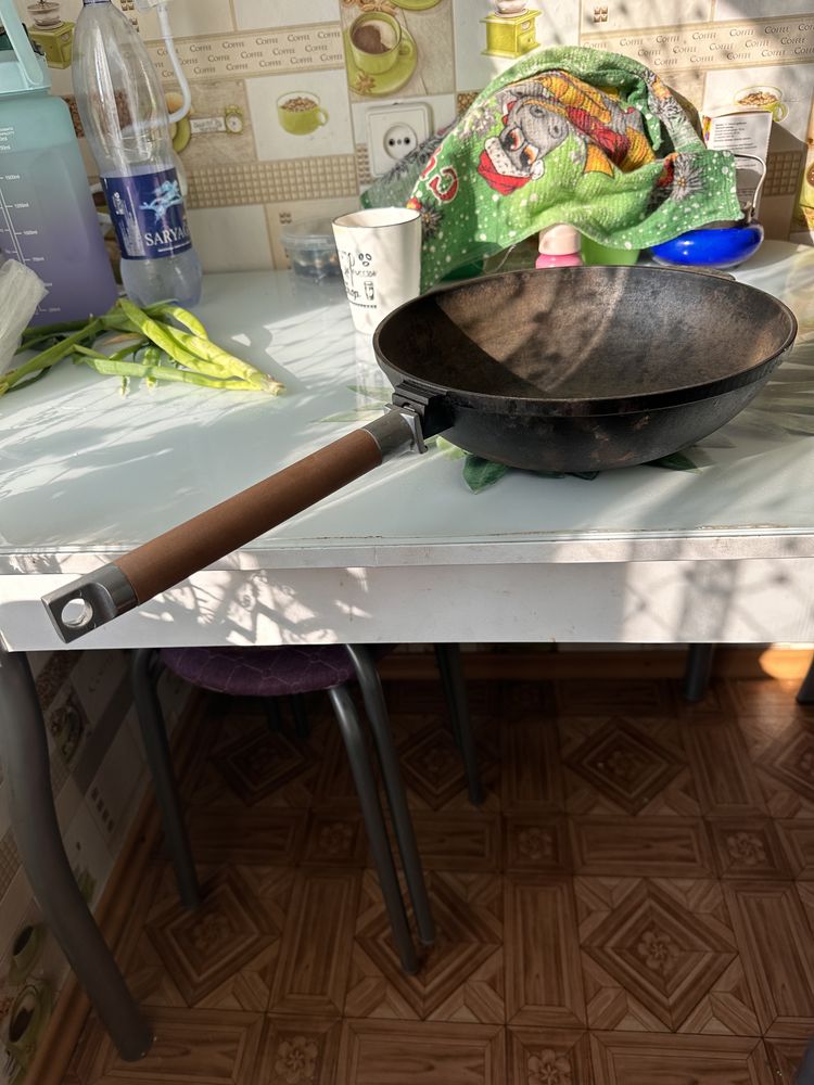 Продам чугунную сковородку