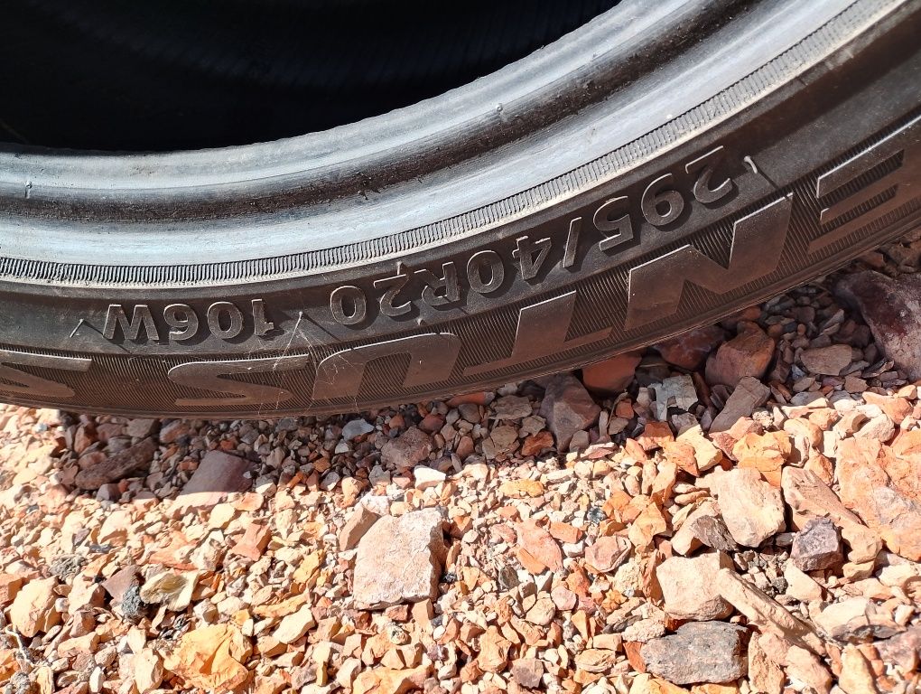 Шины пара 295/40/20