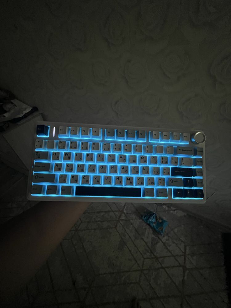Продам клавиятуру