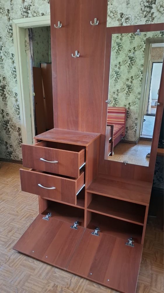 Продаю срочно шкаФ
