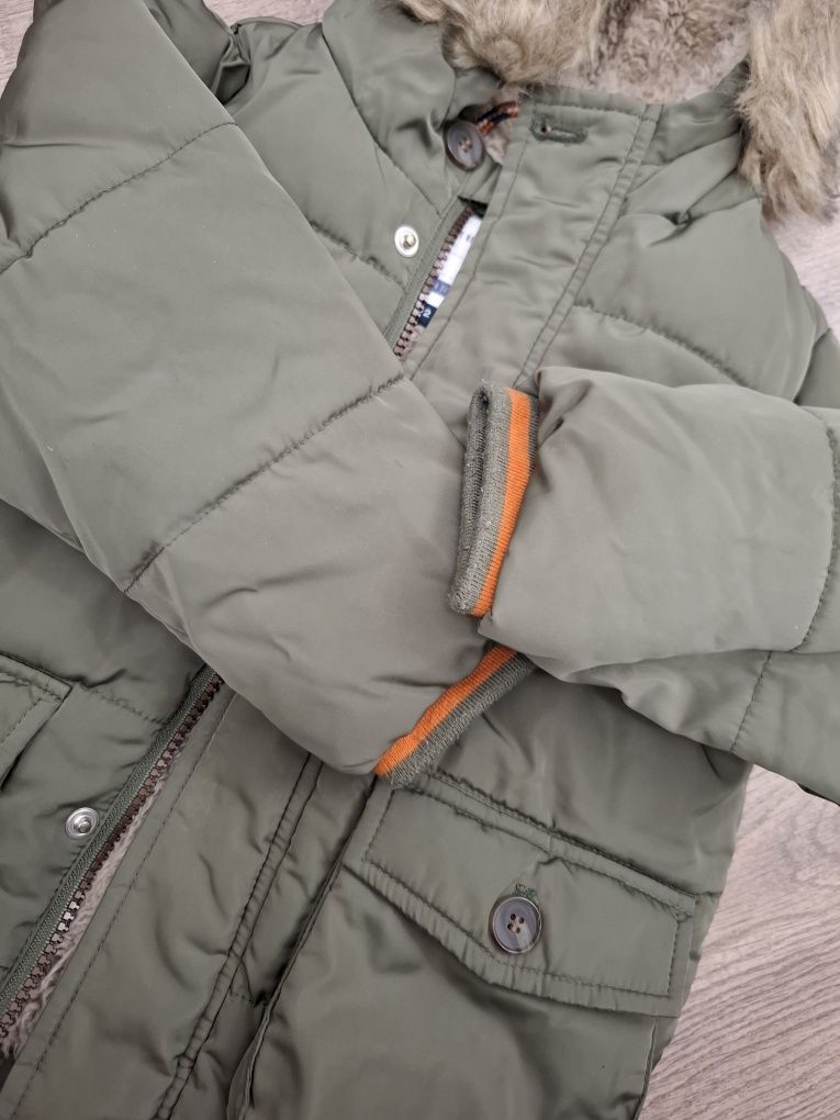 Продам демисезонную куртку, размер 92.
