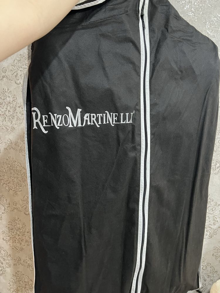 ПРОДАМ Мужской Костюм Renzo Martinelli