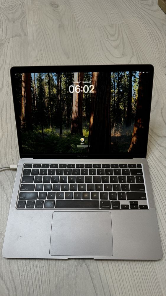 MacBook Air 13 (2020) в отличном состоянии