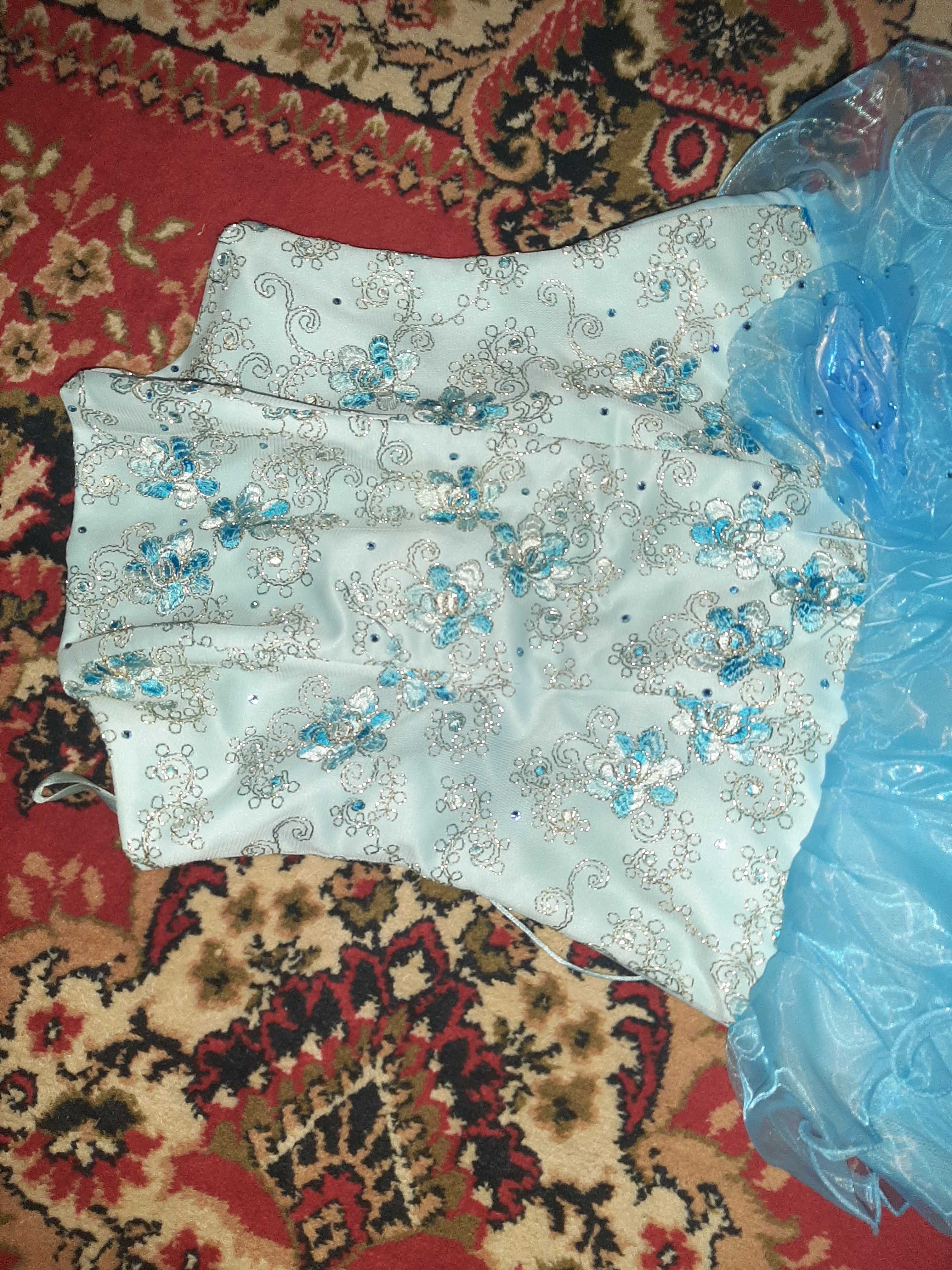 Нарядное платье,р.44