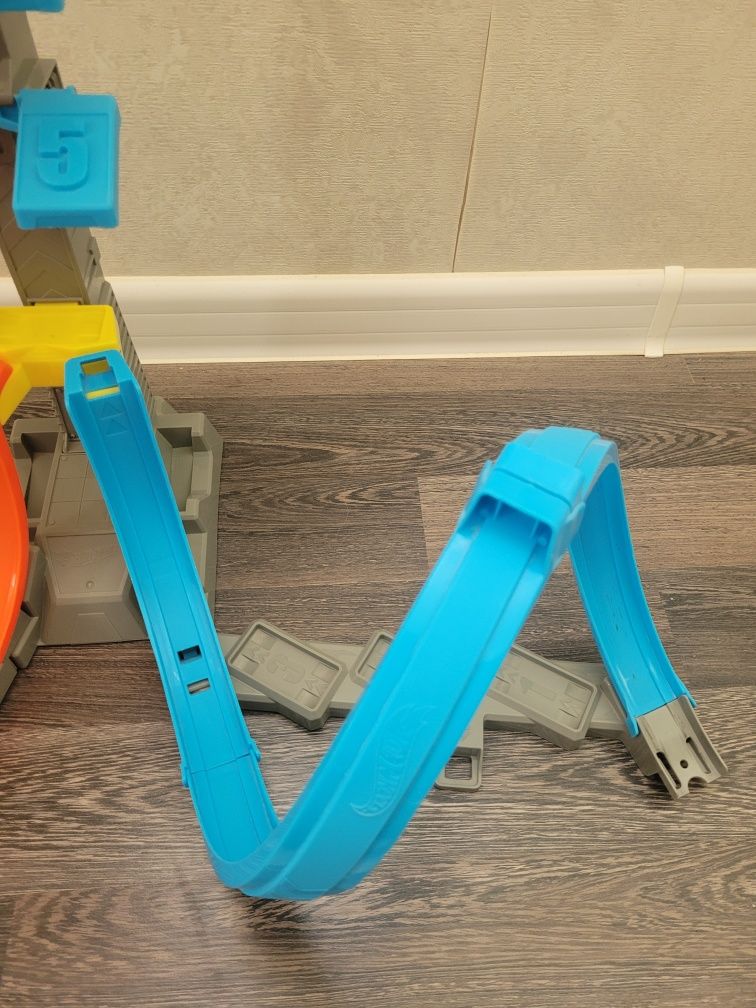 Продам трек Hot wheels