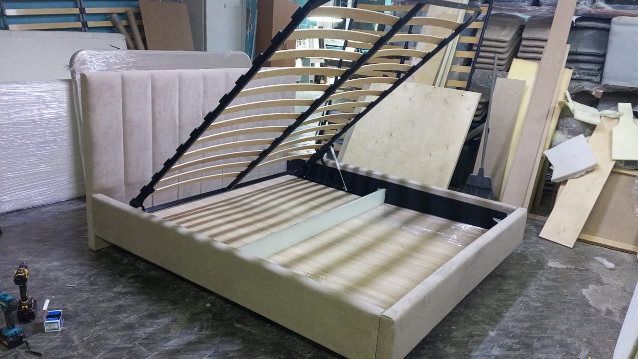 ПРОДАЕТСЯ 2 кровати 180x200(бежевая) 160x200 (зелёная(