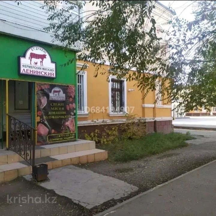 Магазин на площади продаю