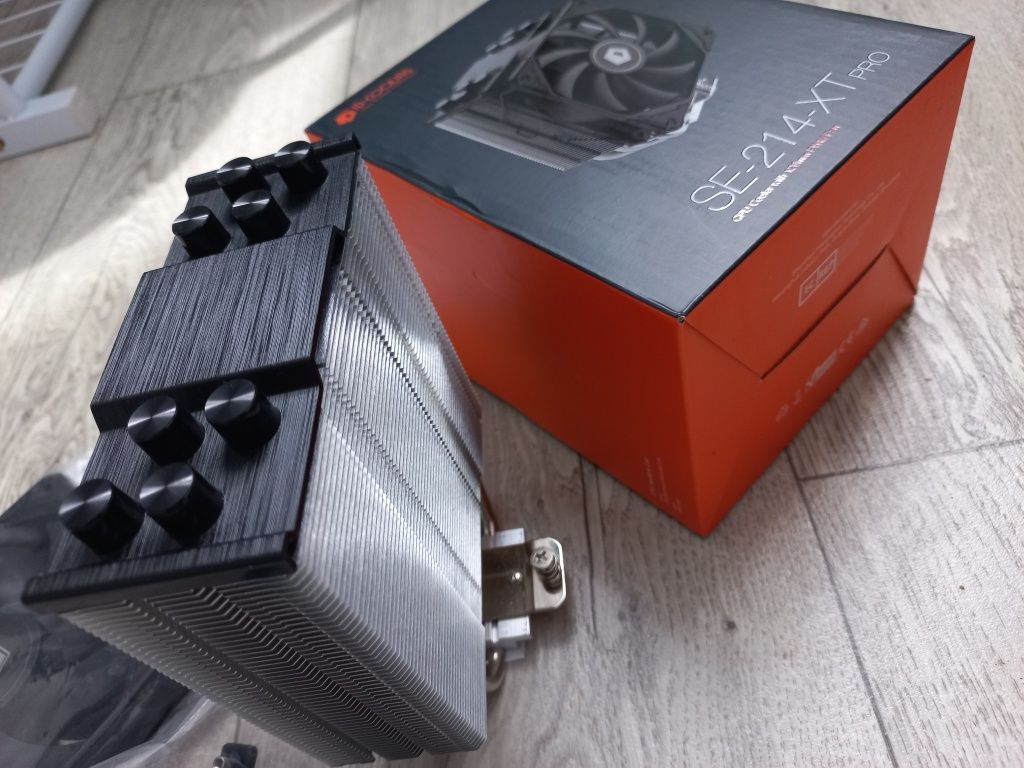 Продам Башенный кулер ID-Cooling SE-214 XT, 180W! Состояние нового!