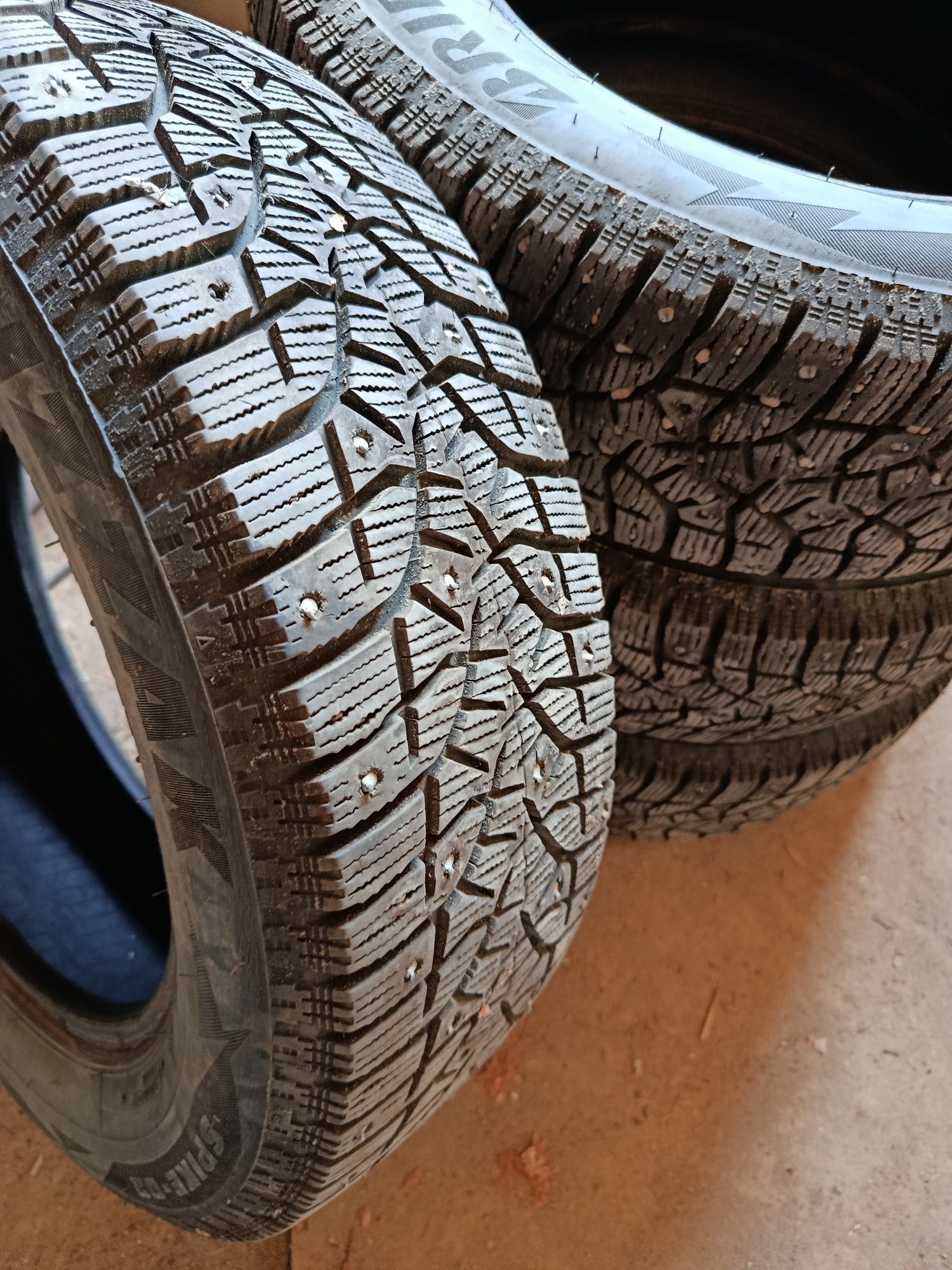 Продам шины зимние BRIDGESTONE 185/65/R15