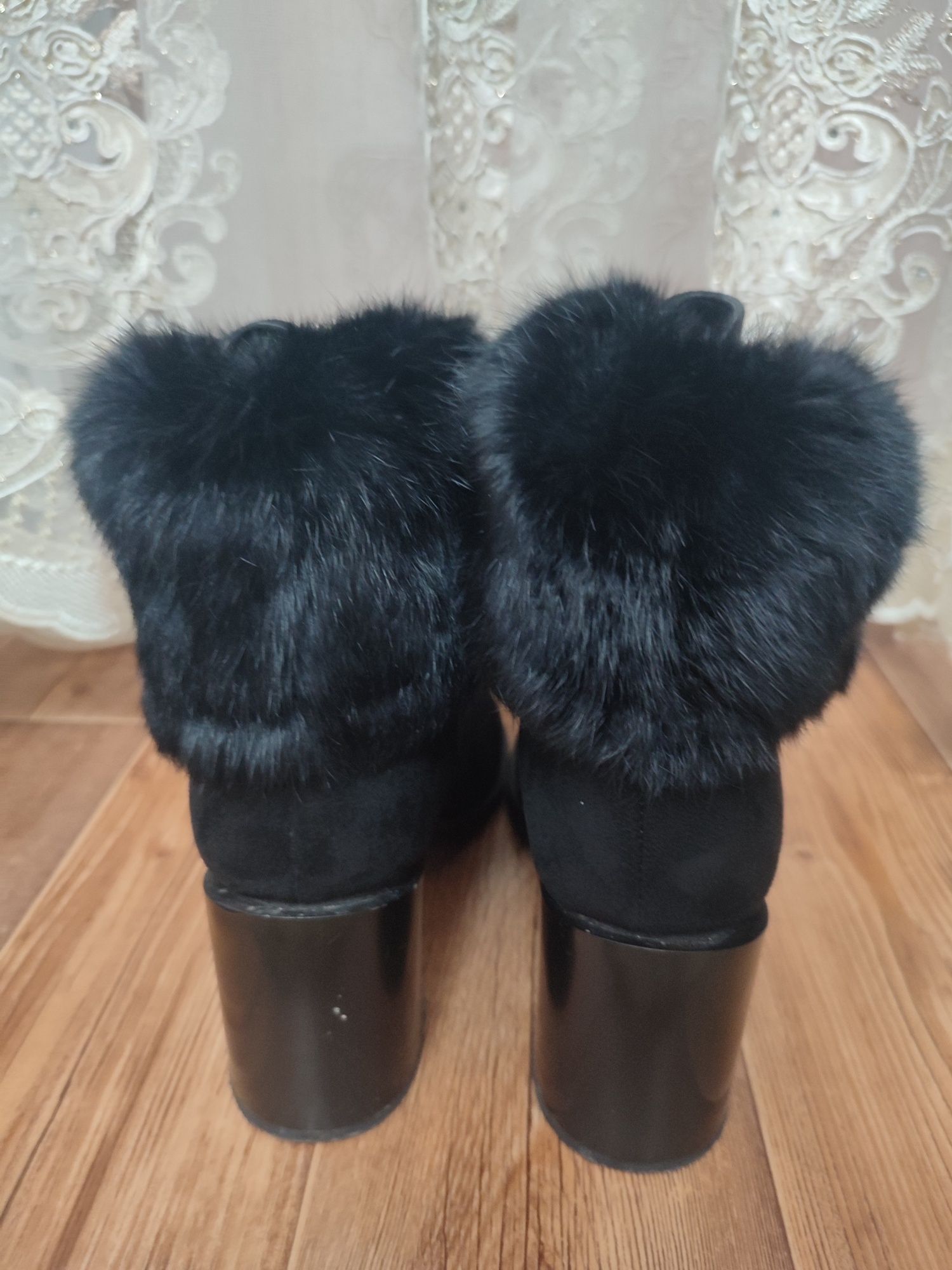 Женские сапоги чёрного цвета