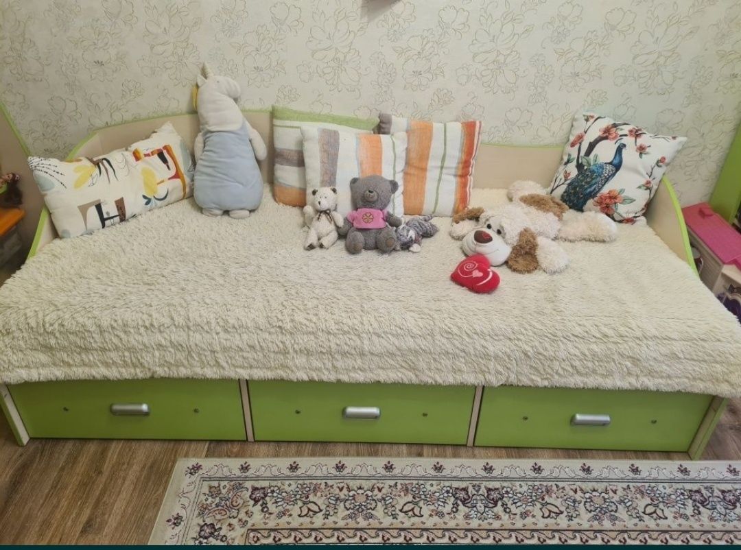 Мебель в детскую.