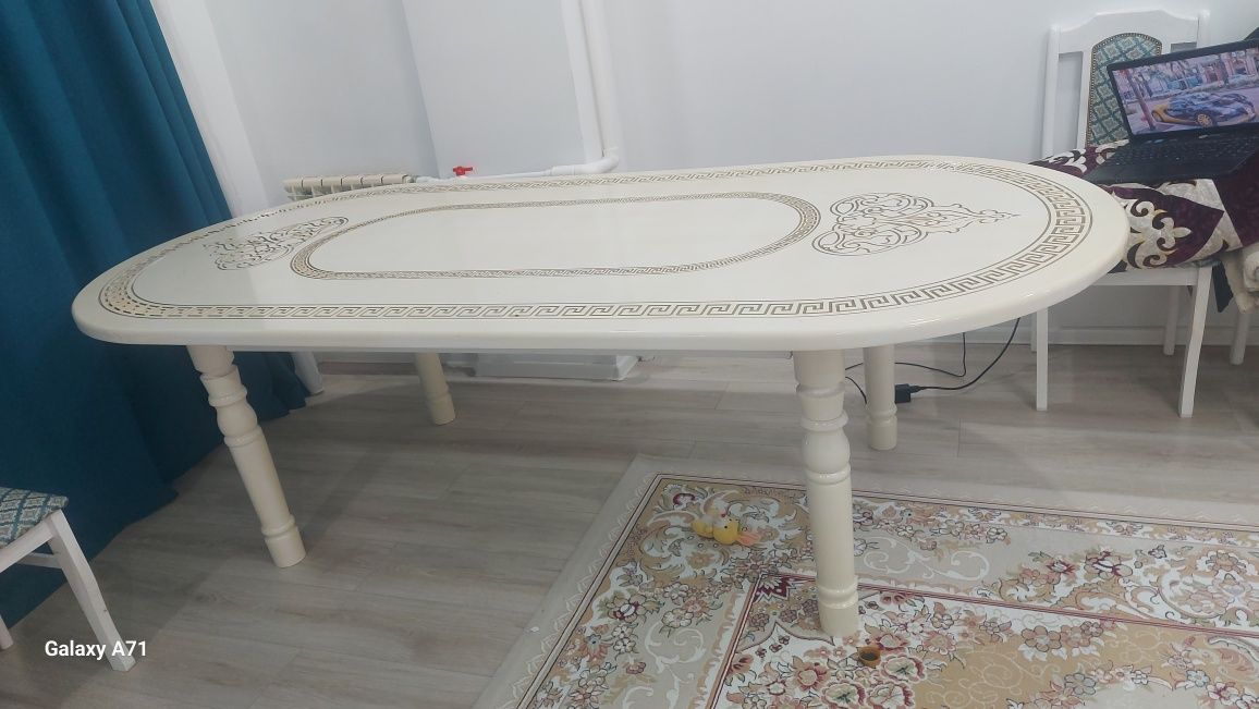 Срочно Продам стол и стулья