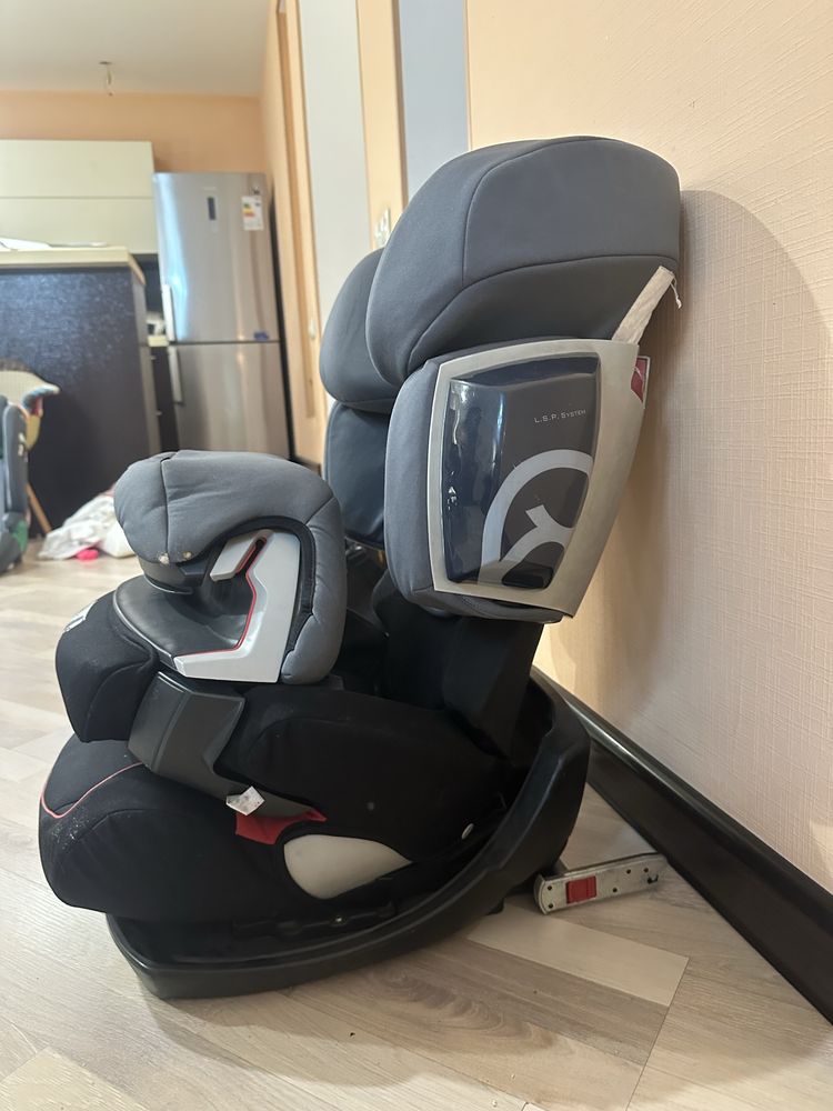 Автокресло Cybex со столиком с 9 месяцев. Isofix на базе.