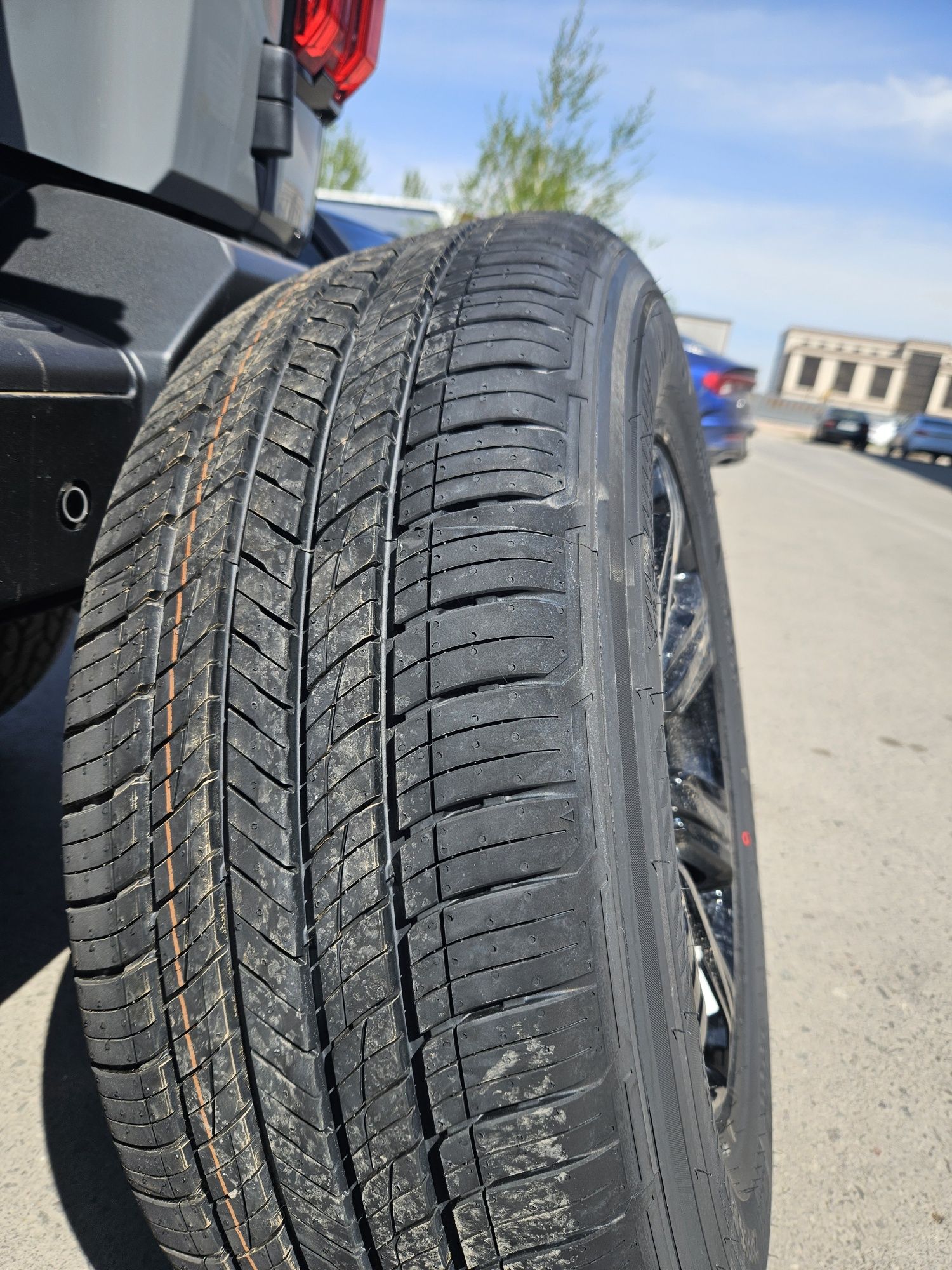 Продам шины летние KUMHO Crugen 265/65 R17 112H