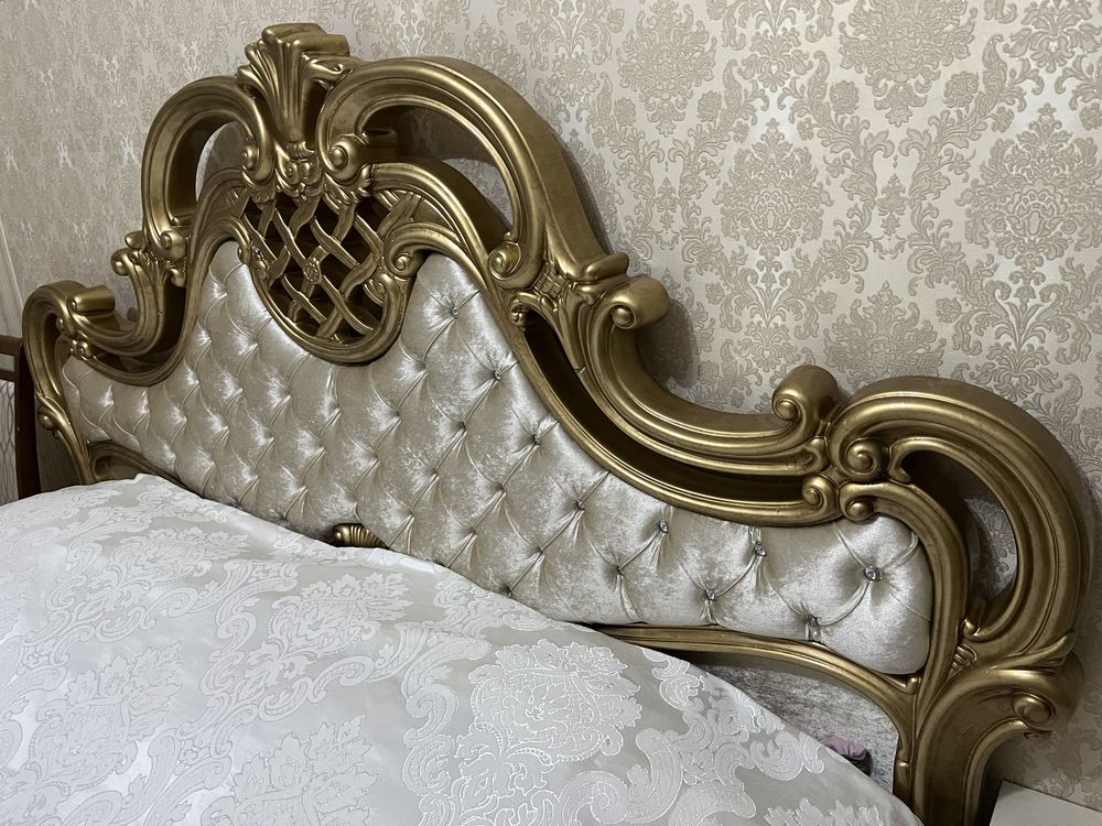 Продам спальный гарнитур в отличном состояний