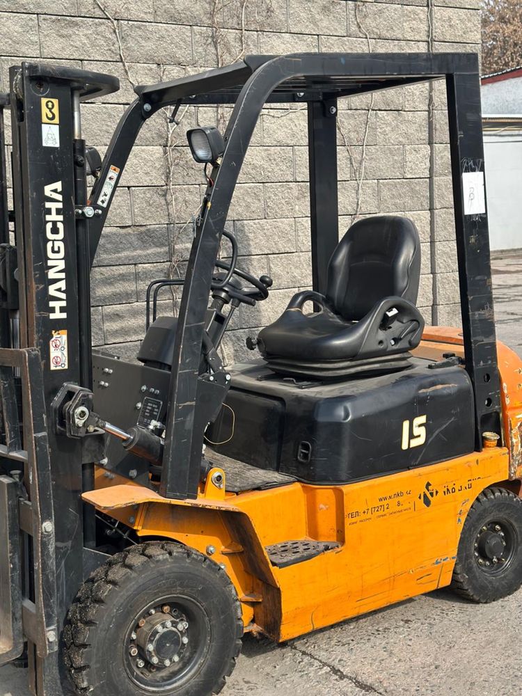 Продам 2 вилочных погрузчика 1,5 тонн