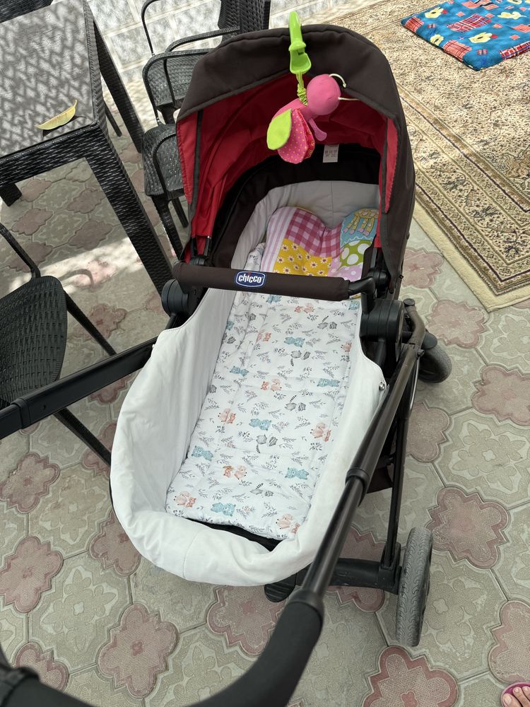 коляска chicco 2 в 1 в отличном  состоянии