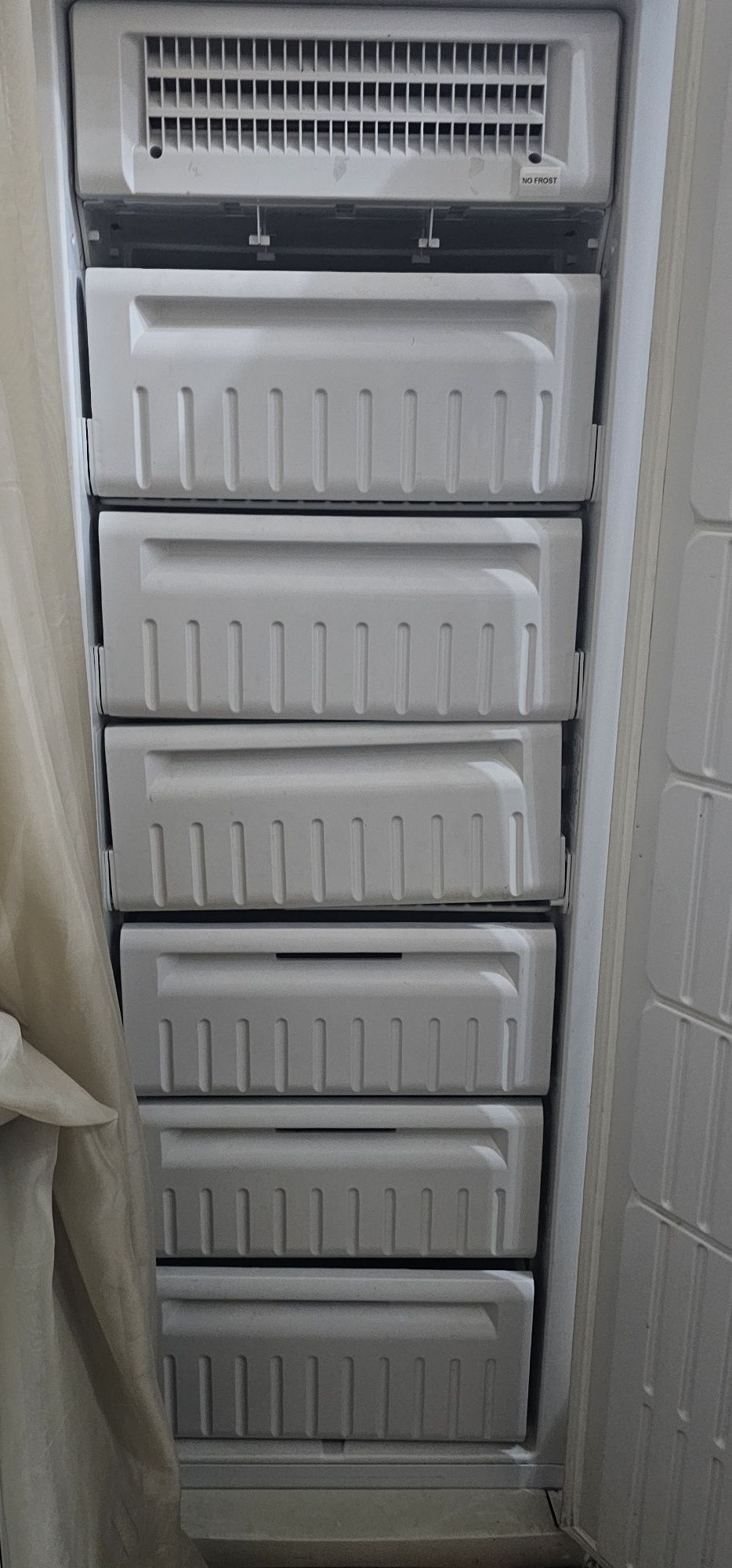 Продам морозильник Indesit