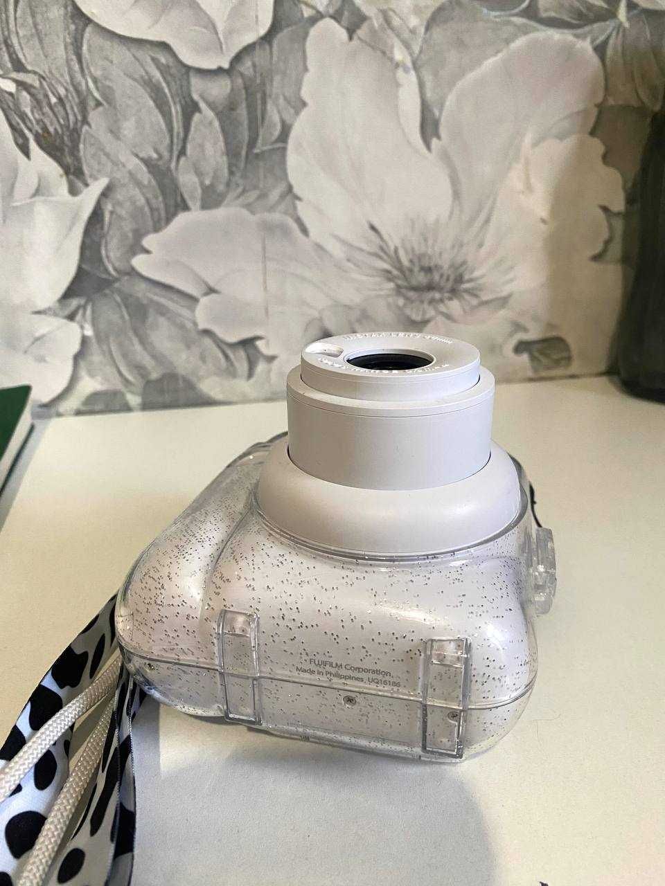 Белый instax 12 mini новый, с коробкой и документами