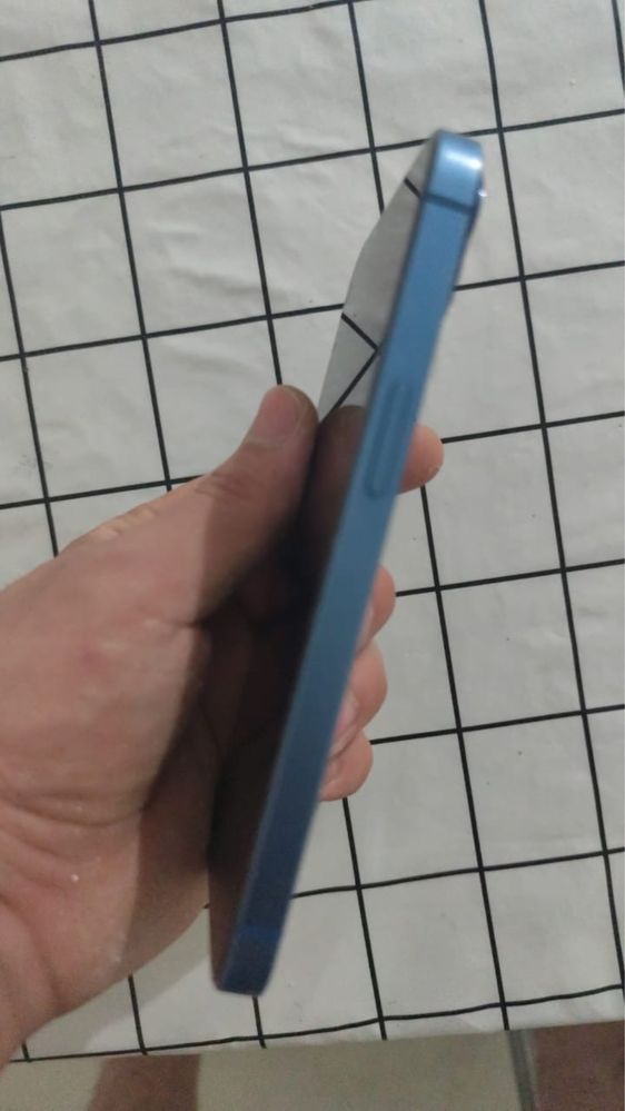продаю iphone 13