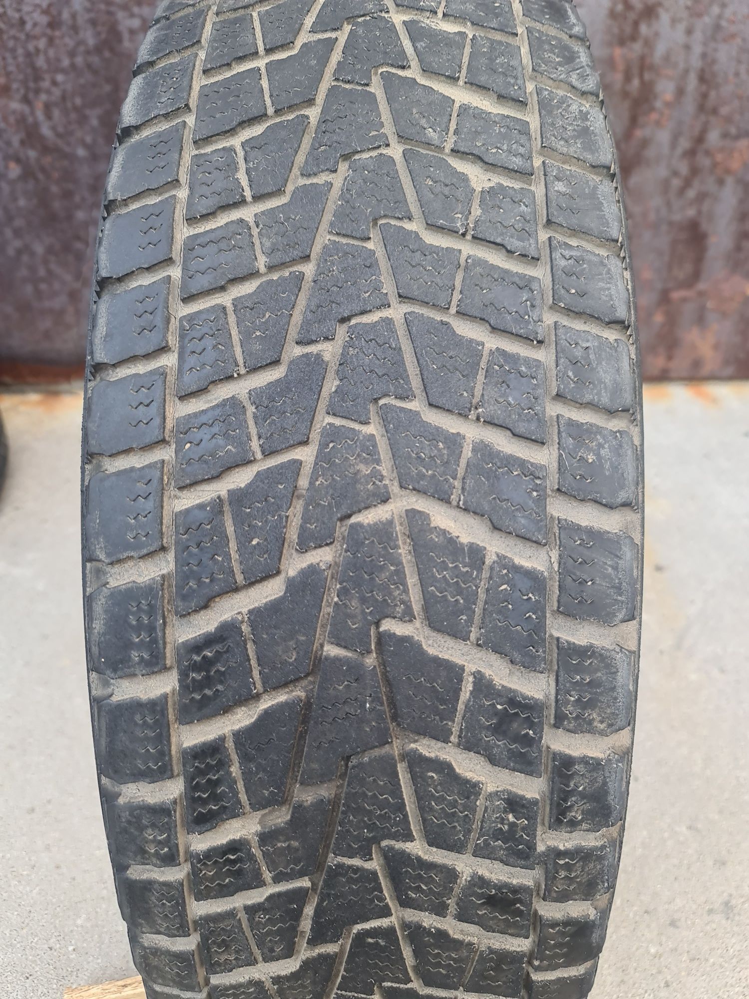 Продам 2 резины разные, Hankook  ,Brigston