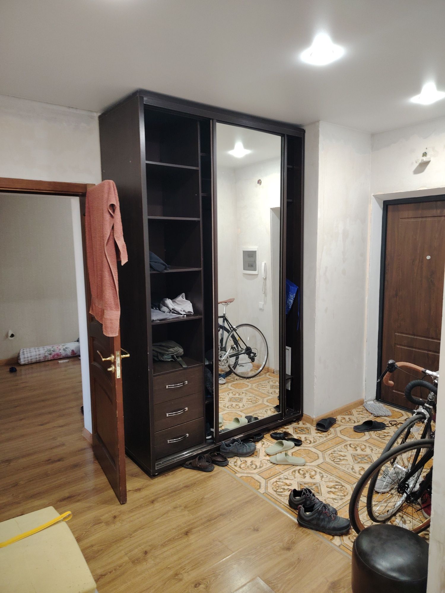 Продам шкаф-купе дешево