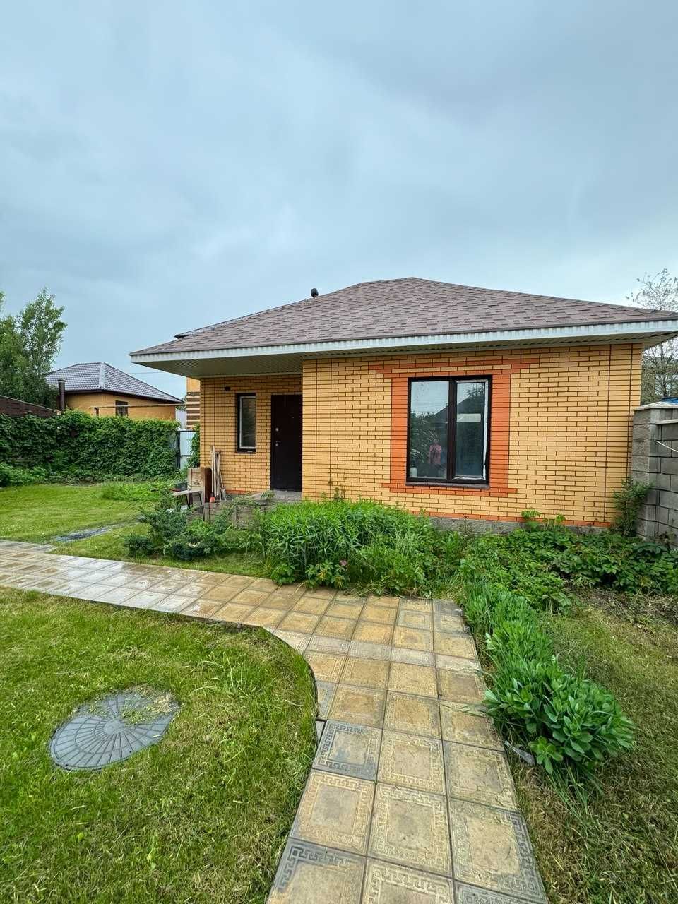 Продам коттедж в Кирпичном (600 квадратов)