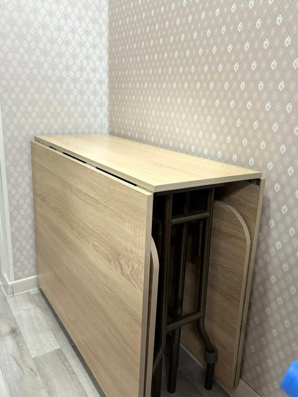 Стол сатылады жагдайы жаксы.