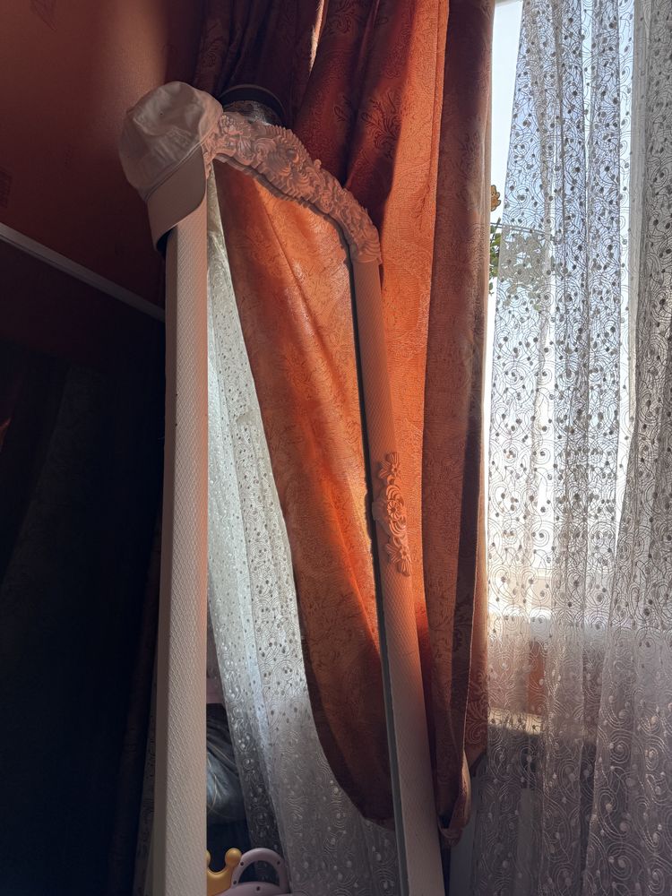 Айна (екы тусы бар)