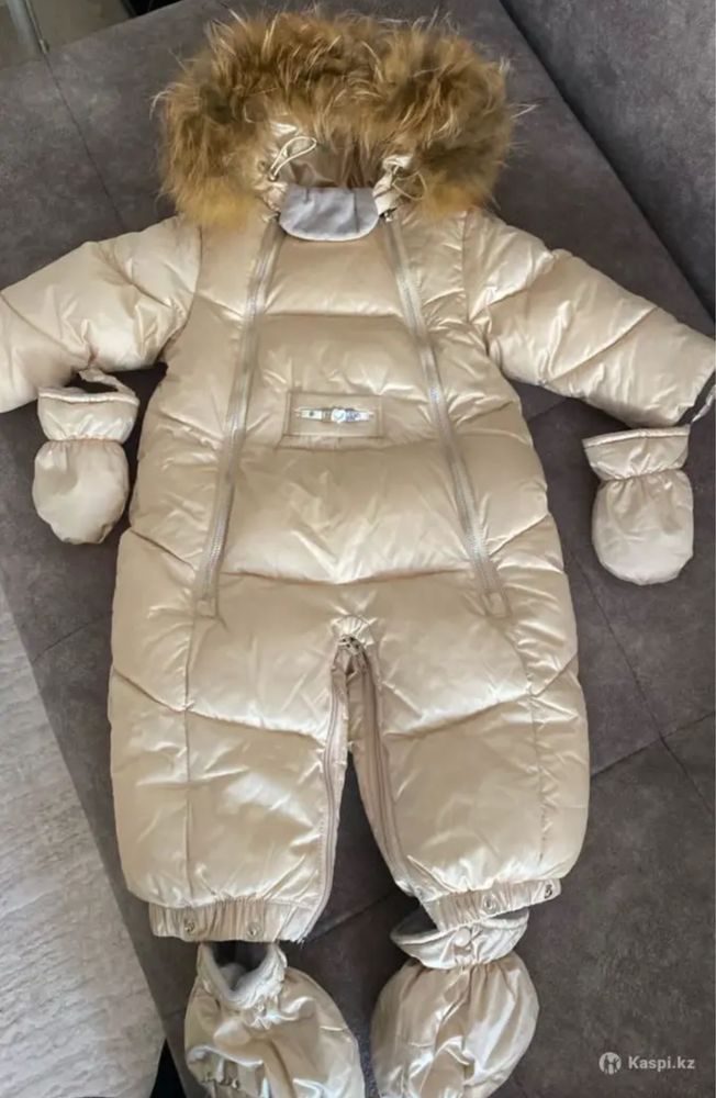 Зимний комбинезон для девочки