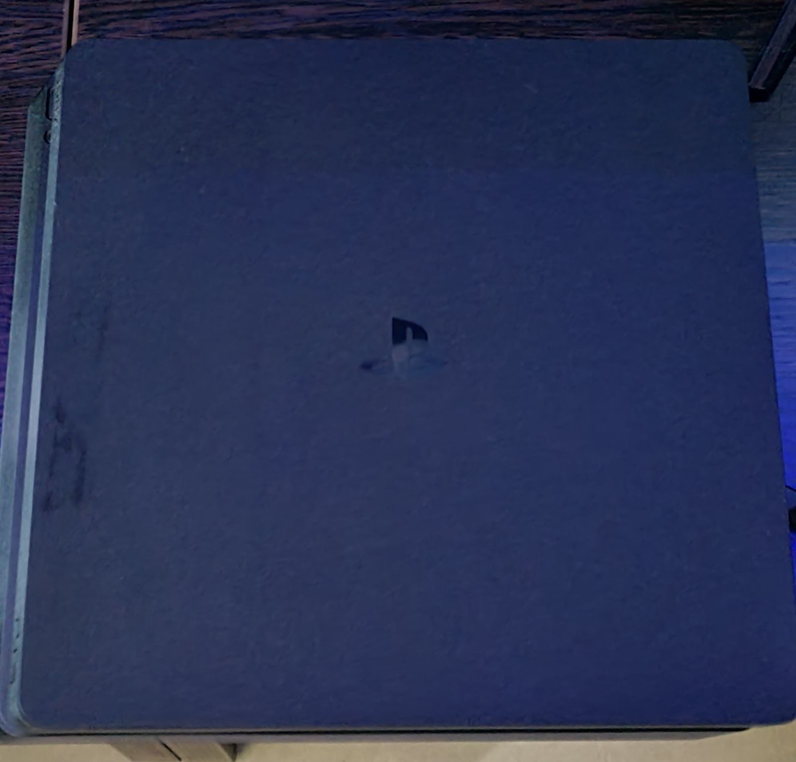 Продам PS4 на  1 Тб