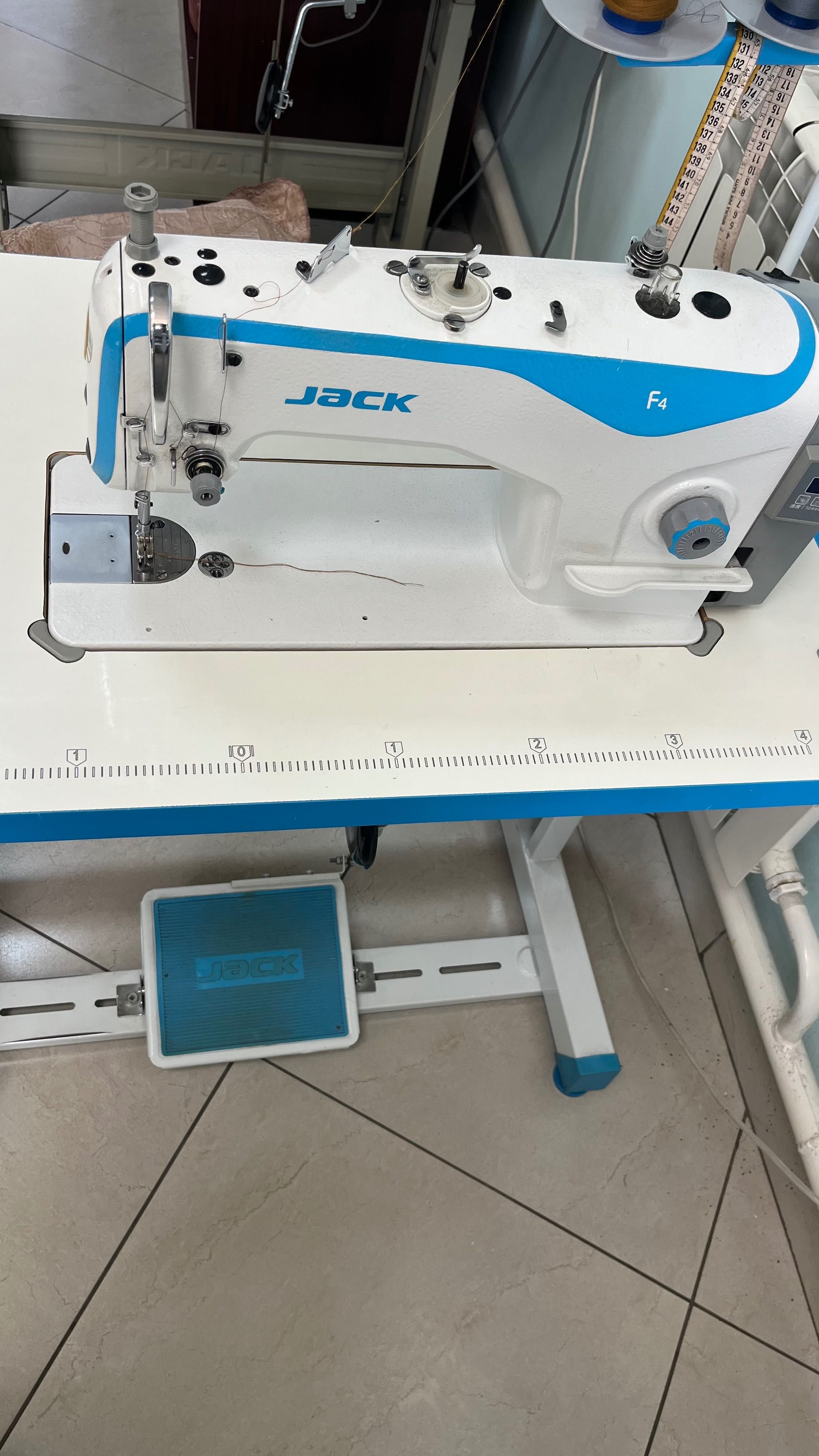 Продаю швейную машину Jack F4