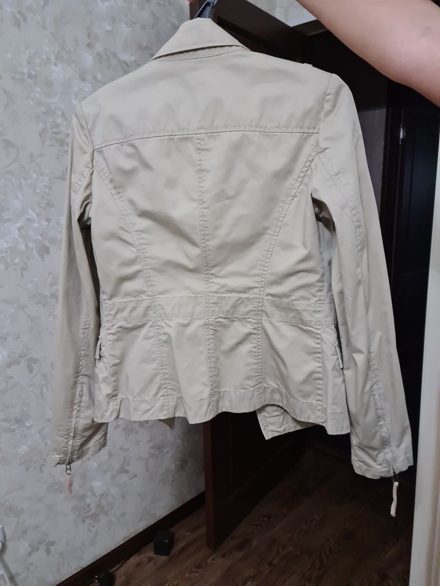 Продам пальто, ветровку (пиджак),плащ(тренч).